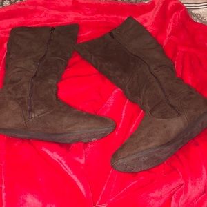 Soft under knee boots